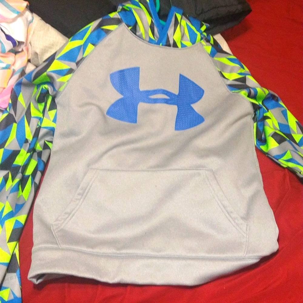 GUC Boys size Large Under Armour Hoodie